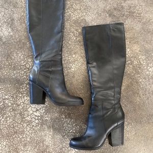 KENNETH COLE “MIGHT FLY” BLACK LEATHER HIGH HEEL BOOT - SIZE 8 - NEVER WORN
